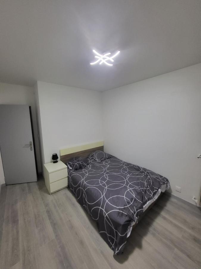 Chambre Neuve Dans Un Logement Partage A 10 Minute Du Circuit 24H Allonnes  Exterior photo
